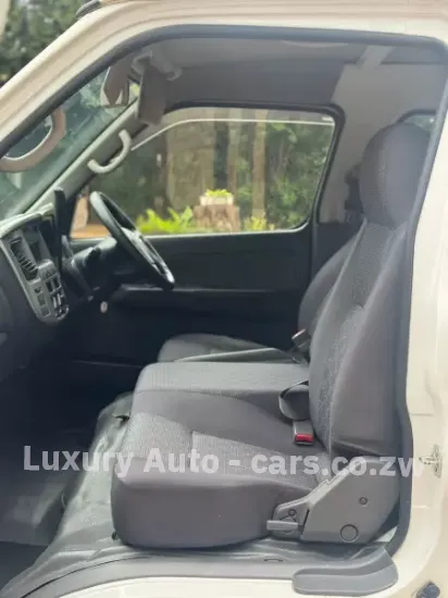 Picture of Nissan Caravan 2008