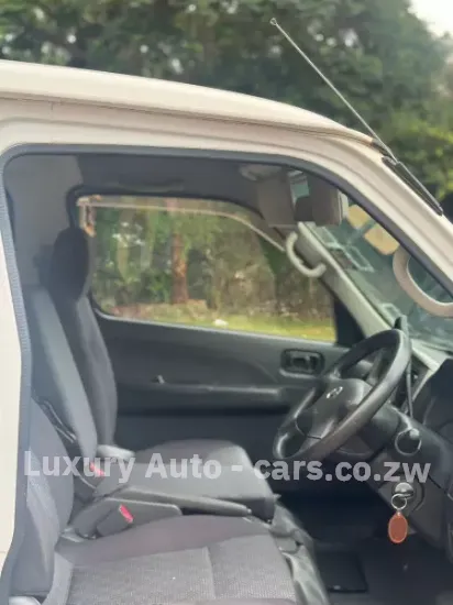 Picture of Nissan Caravan 2008