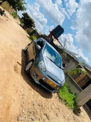 Picture of Mitsubishi Mirage 2015