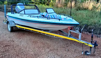 Picture of Ebago Hull with Evinrude 175 Motor Ebago Hull with Evinrude 175 Motor 2016