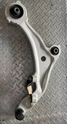 Picture of Nissan Elgrand new control arm