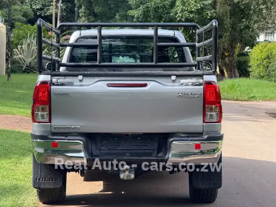 Picture of Toyota Hilux 2015