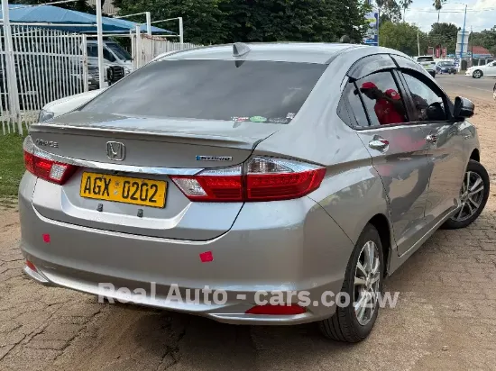 Picture of Honda Grace 2015