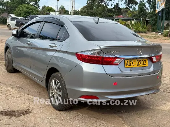 Picture of Honda Grace 2015