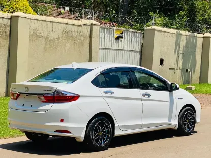 Picture of Honda Grace 2015