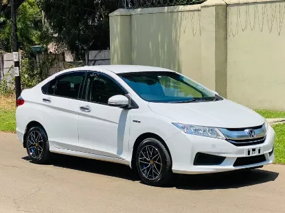 Picture of Honda Grace 2015