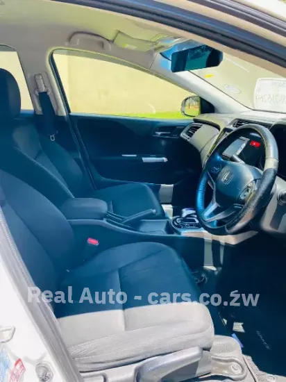 Picture of Honda Grace 2015