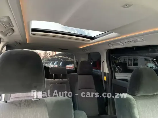 Picture of Toyota Alphard 2010