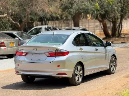 Picture of Honda Grace 2015