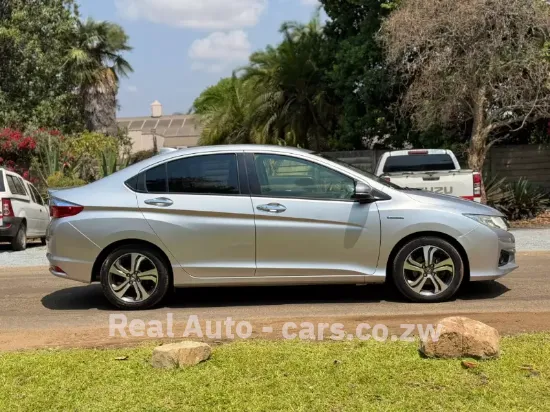 Picture of Honda Grace 2015