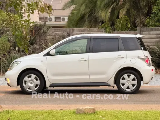 Picture of Toyota IST 2005