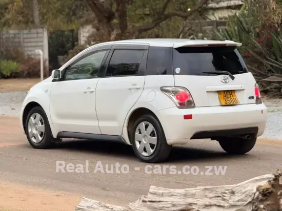 Picture of Toyota IST 2005