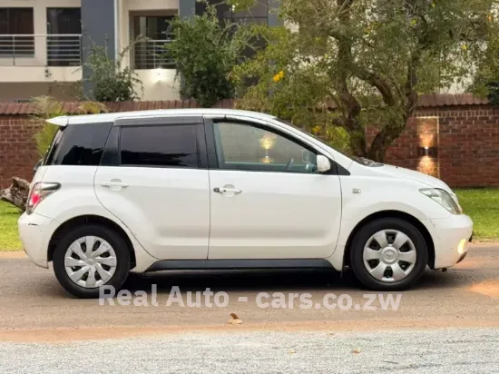Picture of Toyota IST 2005