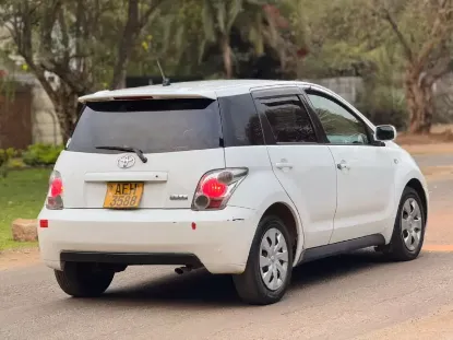 Picture of Toyota IST 2005