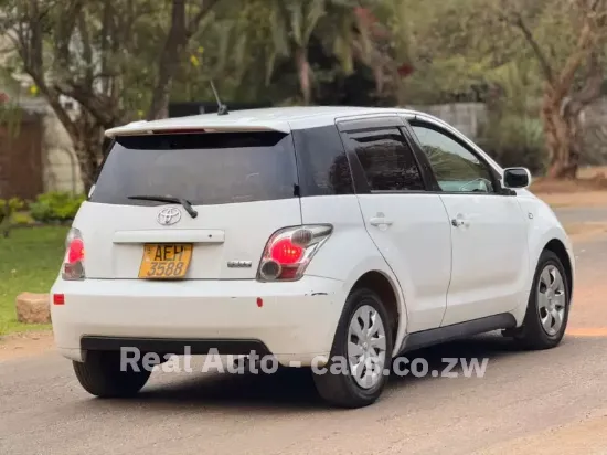 Picture of Toyota IST 2005