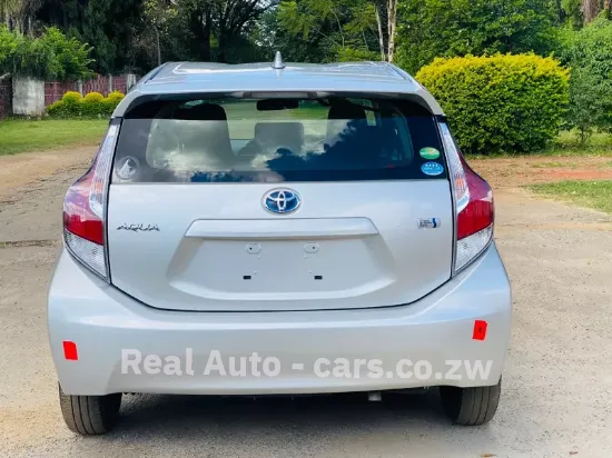 Picture of Toyota Aqua 2016