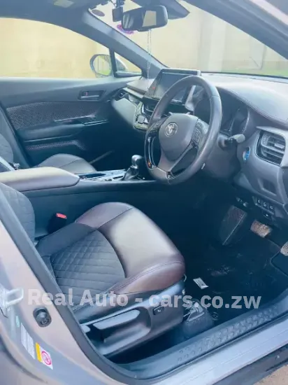 Picture of Toyota C-HR Hybrid 2017