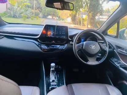 Picture of Toyota C-HR Hybrid 2017