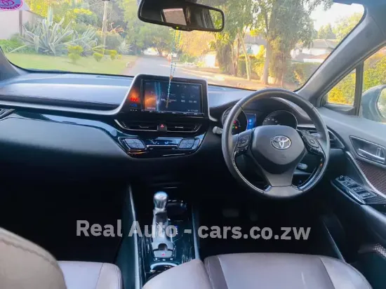 Picture of Toyota C-HR Hybrid 2017