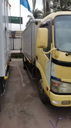 Picture of Hino Dutro box 2004