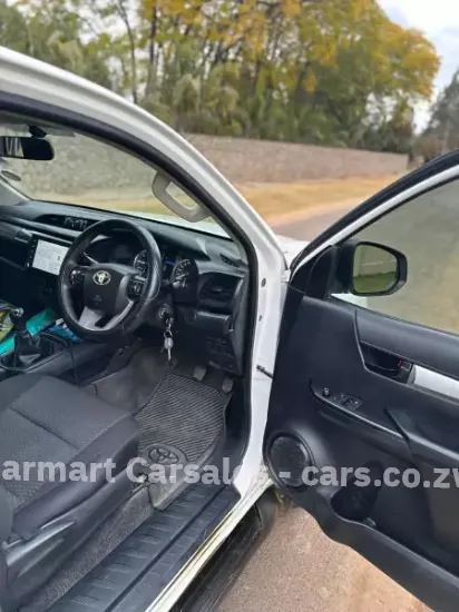 Picture of Toyota Hilux 2021