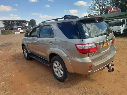 Picture of Toyota Fortuner 2010