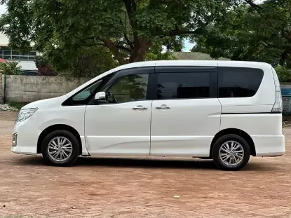 Picture of Seven Seater Nissan Serenas C26s