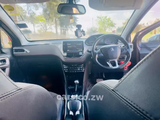 Picture of Peugeot 2008 2014