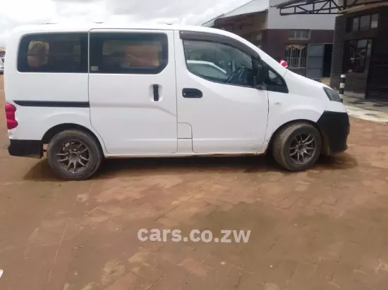 Picture of Nissan NV200 2010