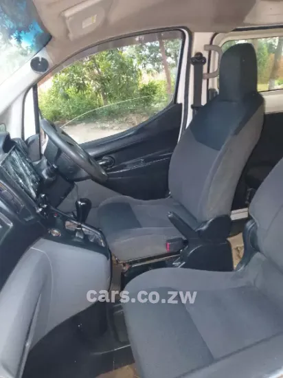 Picture of Nissan NV200 2010