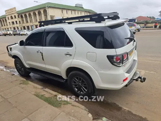 Picture of Toyota Fortuner 2015