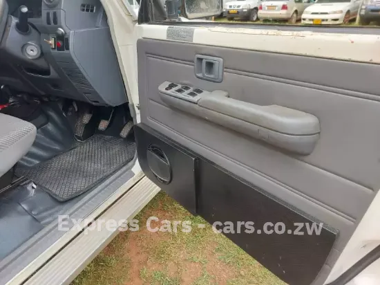Picture of Toyota Land Cruiser 2012