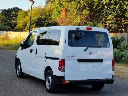Picture of Nissan NV200 2017