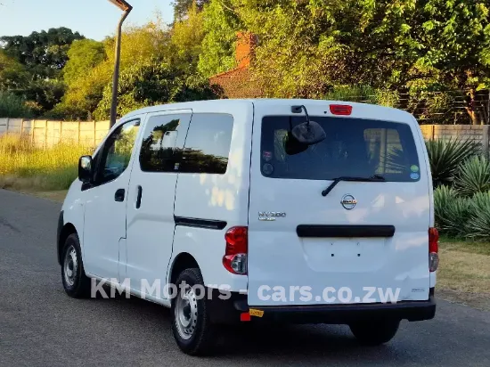 Picture of Nissan NV200 2017