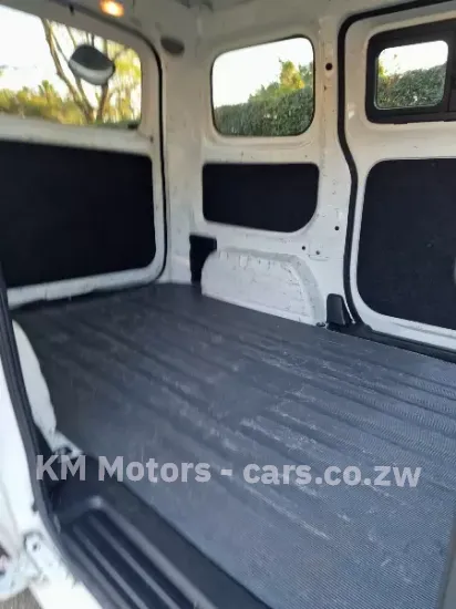 Picture of Nissan NV200 2017