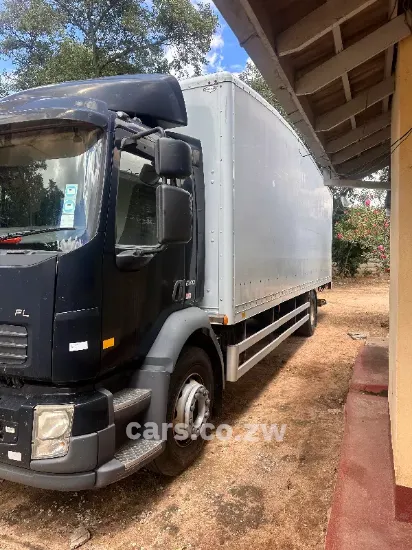 Picture of Volvo Volvo 240 2010