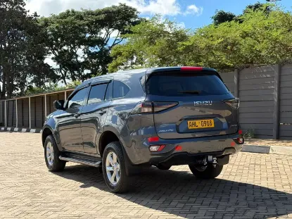 Picture of Isuzu Mu-X 2023