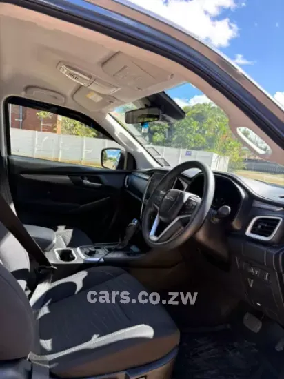 Picture of Isuzu Mu-X 2023