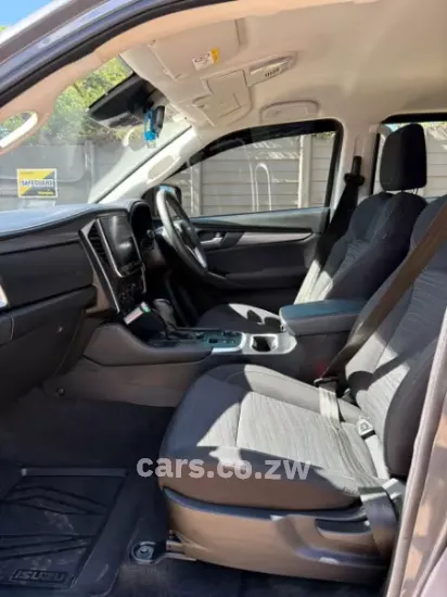 Picture of Isuzu Mu-X 2023