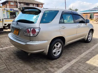 Picture of Toyota Harrier 2003