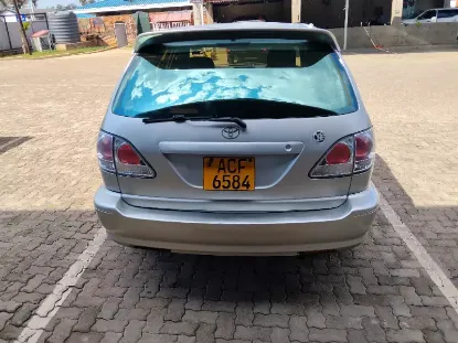 Picture of Toyota Harrier 2003
