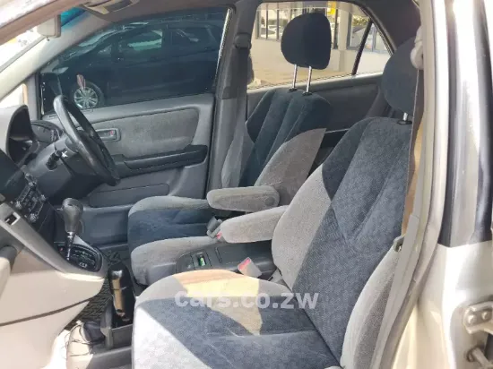Picture of Toyota Harrier 2003