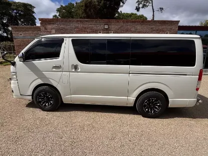 Picture of Toyota Quantum 2013