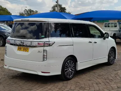 Picture of Nissan Elgrand 2017