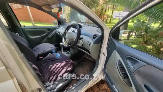 Picture of Toyota Vitz 1999