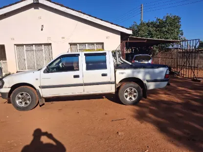 Picture of Isuzu KB250LE 2003