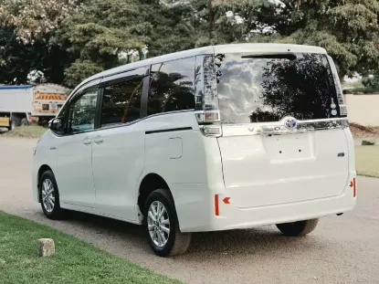 Picture of Toyota Voxy 2018