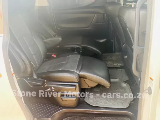 Picture of Toyota Alphard 2016