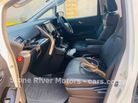 Picture of Toyota Alphard 2016