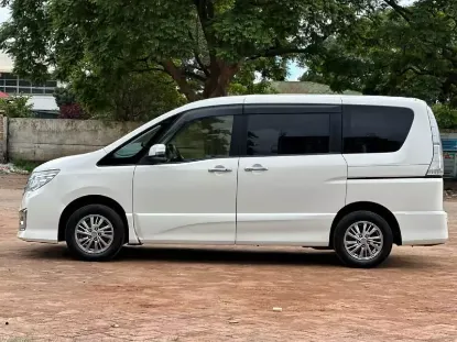 Picture of Seven seater Nissan Serenas